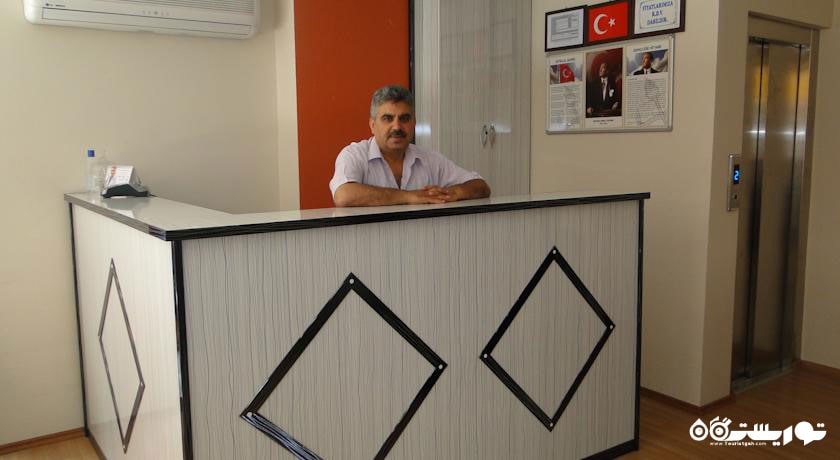 میز پذیرش هتل اوزهان